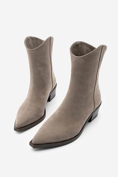 Marjin Damen-Westernstiefel aus Nerz-Wildleder – spitze Zehenpartie und Nähdetails