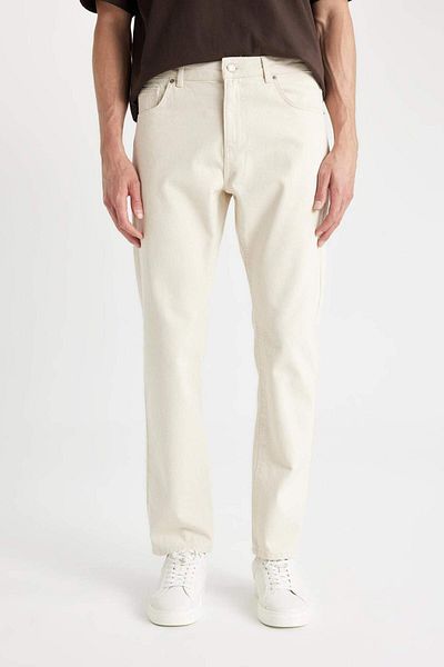 DeFacto Gerade geschnittene Jeanshose mit normaler Taille und Röhrenbein - D1978AX24SM