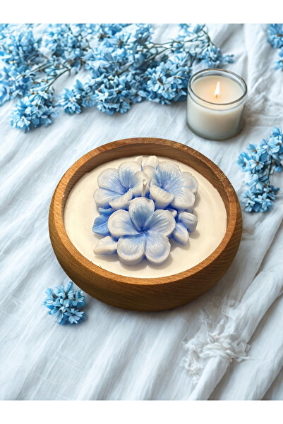 MUMICA Ahşap Kasede Mavi Çiçekli Soya Wax Mum – El Yapımı Dekoratif & Kokulu