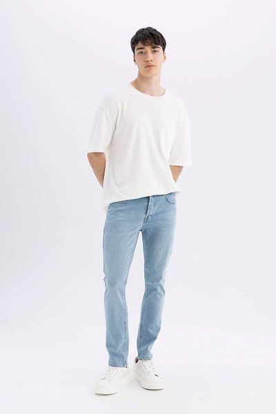 DeFacto Pedro Slim Fit Jeans - Regular Waist, Narrow Leg D2209AX24SM