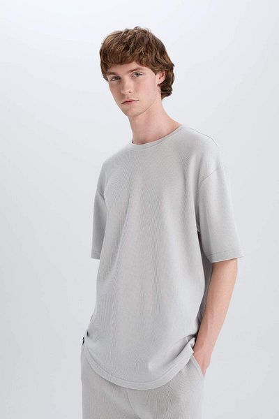 DeFacto Comfortable Crew Neck Short Sleeve T-Shirt - Comfort Regular Fit B4443Ax24Sp