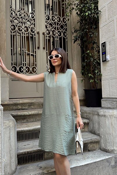 NEW LAVİVA Χακί αμάνικο μίντι φόρεμα σε γραμμή Α με σκίσιμο στο λαιμό και κρυφές διπλές τσέπες