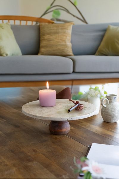 Akayev Travertine 28 cm Round Presentation Plate with Wooden Legs