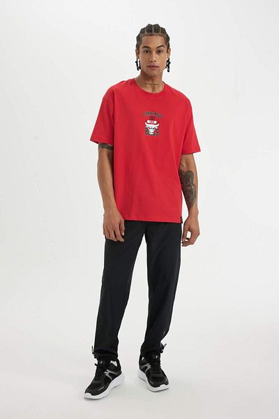 DeFacto DeFactoFit NBA Chicago Bulls - Tricou cu mânecă scurtă cu decolteu în formă de boxy B9891AX24SM