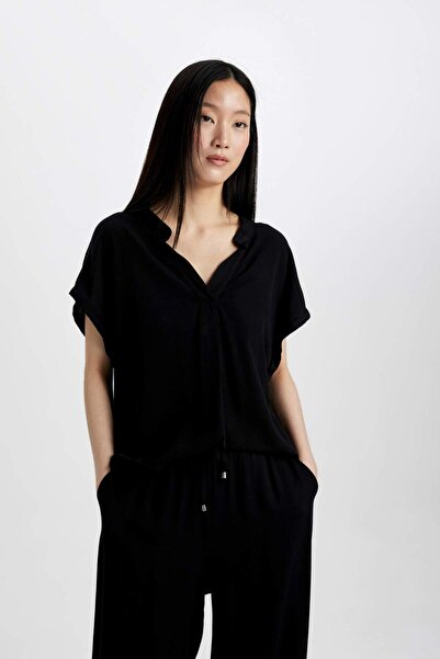 DeFacto Regular Fit Bisiklet Yaka Krinkıl Kumaş Kısa Kollu Bluz U5327AZ24SM