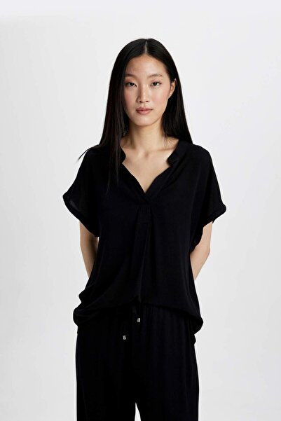 DeFacto Regular Fit Bisiklet Yaka Krinkıl Kumaş Kısa Kollu Bluz U5327AZ24SM