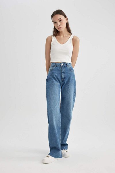 DeFacto Fitted V Neck Basic Plain Ribbed Camisole Undershirt B7028Ax24Sm