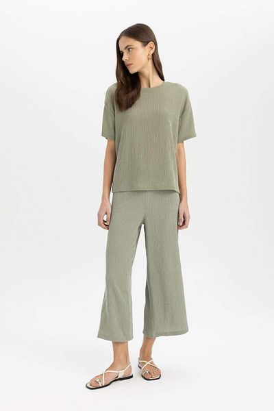 DeFacto Weites Bein, weites, lockeres Bein, normale Taille, Wickel-Capri-Hose C4329AX24SP