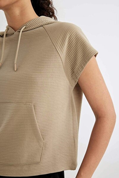 DeFacto DeFactoFit Standard Fit με κουκούλα αθλητικό καπιτονέ κοντομάνικο μπλουζάκι C1618AX24SM