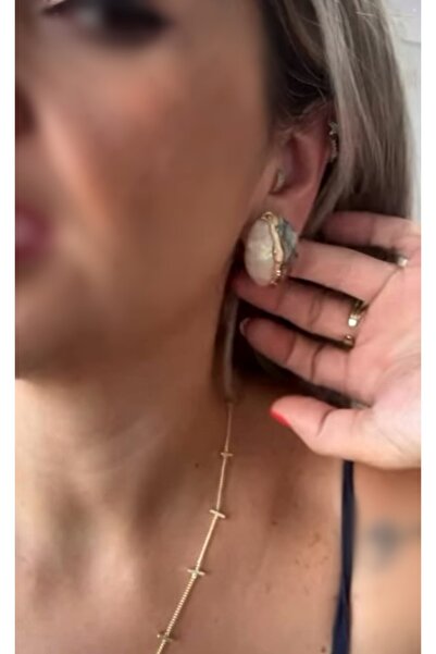 mos&more Beyaz Mavi Sedefli Marka Çelik Kadın Küpe