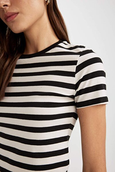 DeFacto Slim Fit Dar Kesim Bisiklet Yaka Çizgili Kısa Kollu Tişört C4333AX24SP