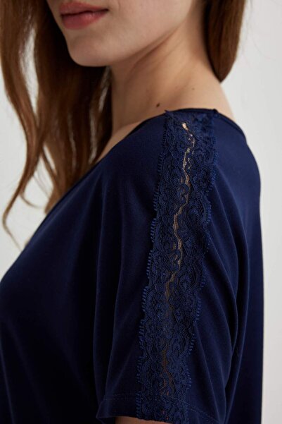 DeFacto Fall in Love Regular Fit V Yaka Kısa Kollu Viskon Gecelik Z9744AZ24SP