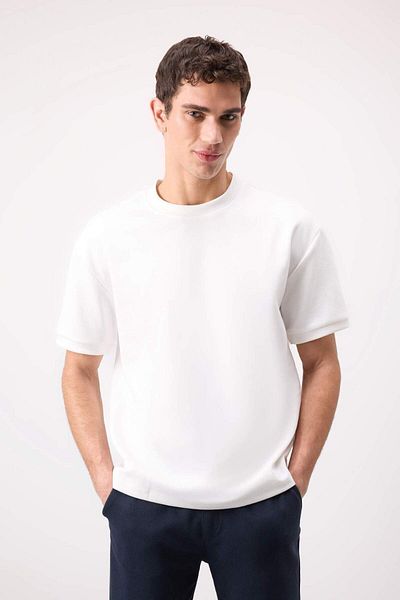 DeFacto Oversize Wide Fit Crew Neck Basic Plain Short Sleeve Heavy Fabric T-Shirt B6494Ax24Sp