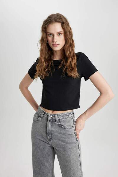 DeFacto Slim Fit Tričko Slim Fit Crew Krk s krátkým rukávem C4332Ax24Sp