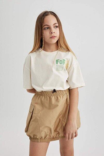 DeFacto Dziewczęca koszulka z krótkim rękawem i nadrukiem na kołnierzu Relax Fit B5096A824SM