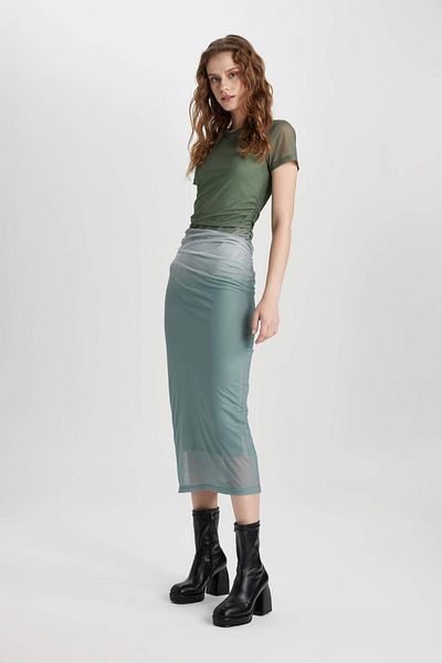 DeFacto Figurbetontes Midikleid aus Tüll mit kurzärmligem Farbverlauf und Rundhalsausschnitt C5926AX24SP