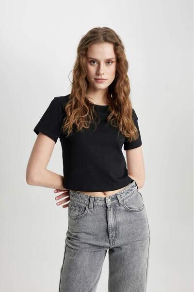 DeFacto Slim Fit Tričko Slim Fit Crew Krk s krátkým rukávem C4332Ax24Sp