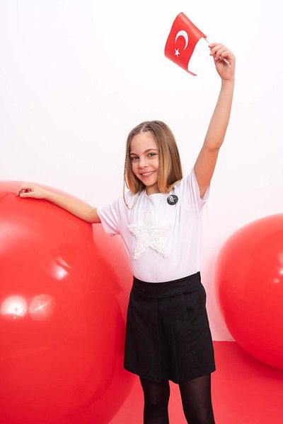 DeFacto Girls' Relax Fit Crew Neck Short Sleeve White T-Shirt B6852A824Sm