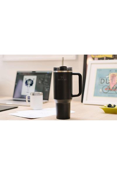 Stanley كوب Quencher H2.0 FlowState المصنوع من الفولاذ المقاوم للصدأ والمعزول بالفراغ مع غطاء وقشة للمياه