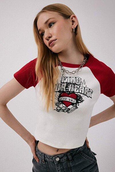 DeFacto Coool testre szabott nyomott rövid ujjú póló B7121AX24SM