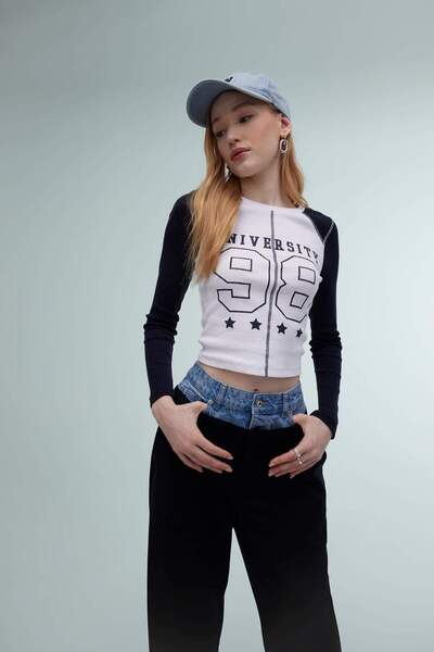 DeFacto Μακρυμάνικο μπλουζάκι με στάμπα με λαιμόκοψη C3207AX24SP