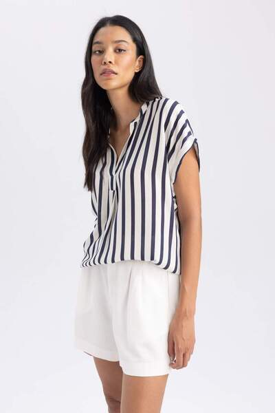 DeFacto Regular Fit Crew Neck Crinkle Fabric Short Sleeve Blouse U5300Az23Sm