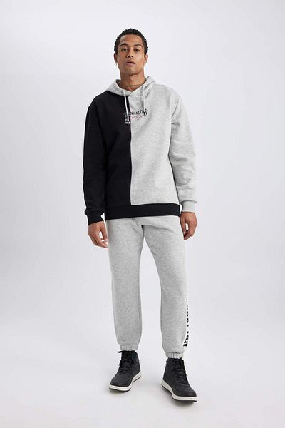 DeFacto Tepláky DeFactoFit Jogger Standard Fit s dvojitými kapsami s potiskem na elastické nohavice B4488AX24SP