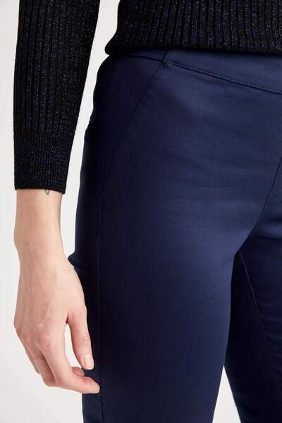 DeFacto Сигаретні сатинові брюки темно-сині, звичайна талія, прямий крій, еластичний пояс, прямий крій штанин J8743AZ23WN