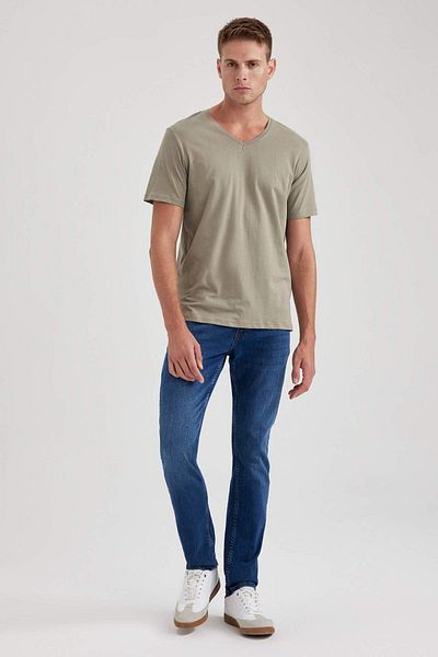 DeFacto 100% Cotton Slim Fit Tight-Fitting V-Neck Short Sleeve T-Shirt B0646Axns