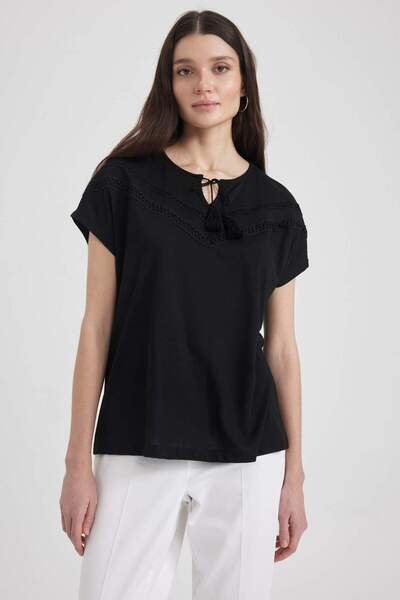 DeFacto Regular Fit Bisiklet Yaka Bağlama Detaylı Kısa Kollu Tişört X4976AZ22SP