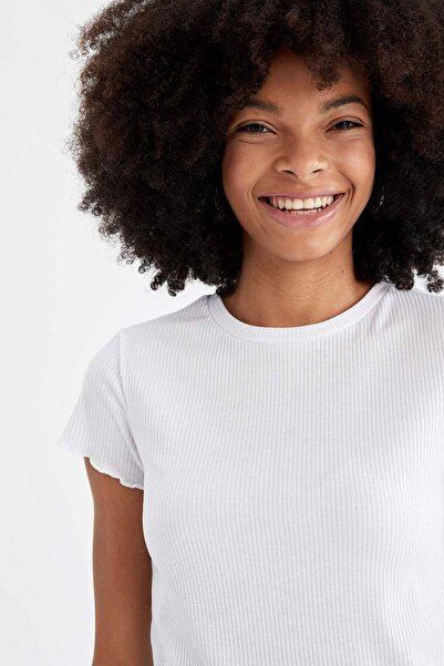 DeFacto Slim Fit Bisiklet Yaka Kısa Kollu Tişört K7064AZ22SM