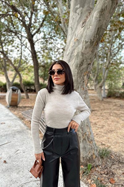 NEW LAVİVA Γυναικείος γιακάς σε μπεζ λαιμόκοψη, μακρυμάνικο, εφαρμογή που εφαρμόζει στο σώμα, ελαστικό ύφασμα, μονόχρωμο σχέδιο, πλεκτή μπλούζα