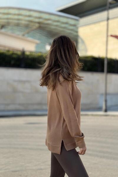 NEW LAVİVA Γυναικείο πλεκτό πουλόβερ Camel με λαιμόκοψη και σκισίματα στο πλάι