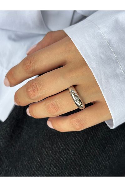 Ressia Curved Stone Detailed Polar Star Ring
