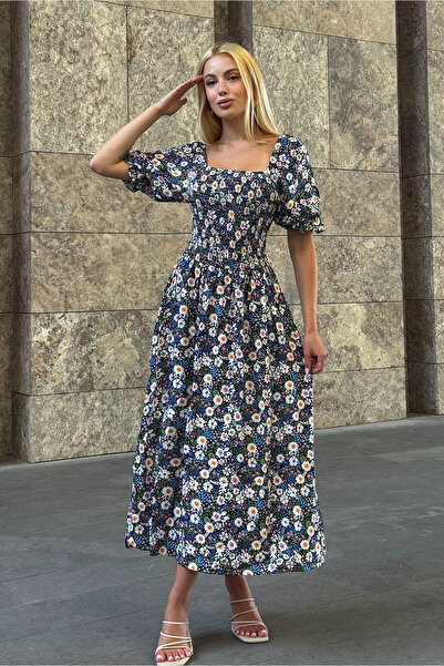 VAGGON Γυναικείο εκρού φόρεμα με λουλουδάτο σχέδιο με λαιμόκοψη Madonna και ραφές με καπνό Vs00368