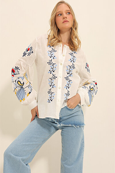 VAGGON Women's White Crew Neck Button Embroidered Balloon Sleeve Blouse Prmx11289