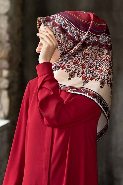 Vissona 100% Twill Silk Paisley Patterned Burgundy Colored 90X90 Scarf Sewing Shape: Hand Sewing