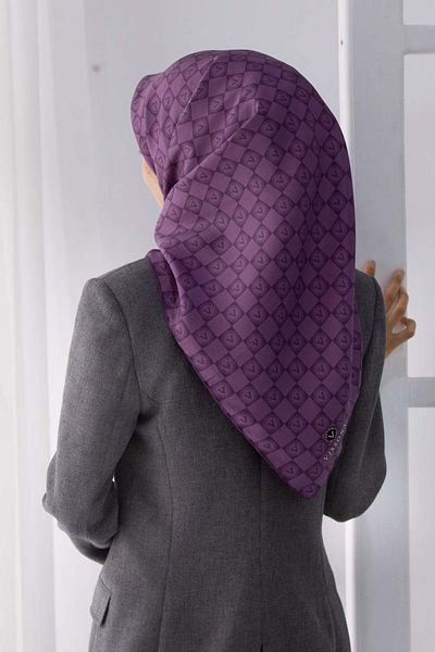 Vissona 100% Twill Silk Monogram Patterned Vinegar Colored 90X90 Scarf Sewing Shape: Hand Sewing
