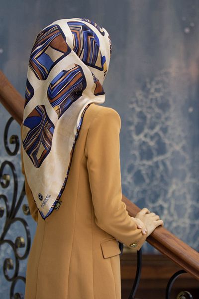 Vissona 100% Twill Silk Geometric Square Pattern Beige - Navy Color 90X90 Scarf Planting Shape : Hand Sewn
