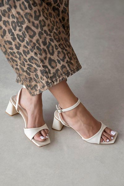 STRASWANS Solana Women's Heeled Blunt Toe Wrinkled Leather Sandals Cream