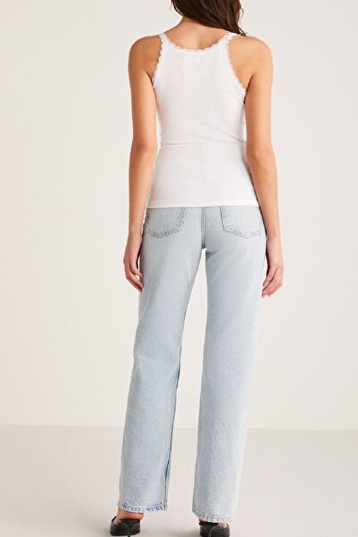 AmbrosiaSupply Women's White Regular Fit Lace Detailed Thin Strap Hollow Neck Undershirt