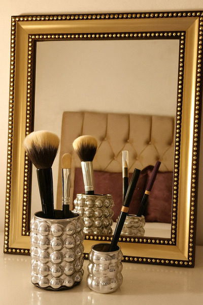 Elada Beton منظم مكياج مزخرف، مرآة فضية اللون. صندوق المكياج - متوسط