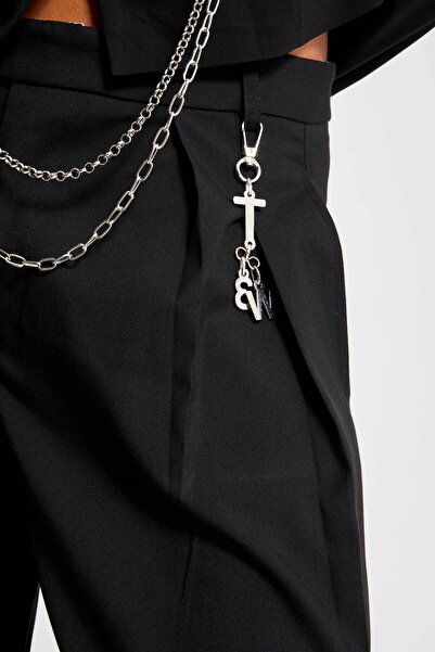 its basic Pantaloni de damă de culoare neagră, cu accesorii, cu croiala largi, din țesătură, cu design special