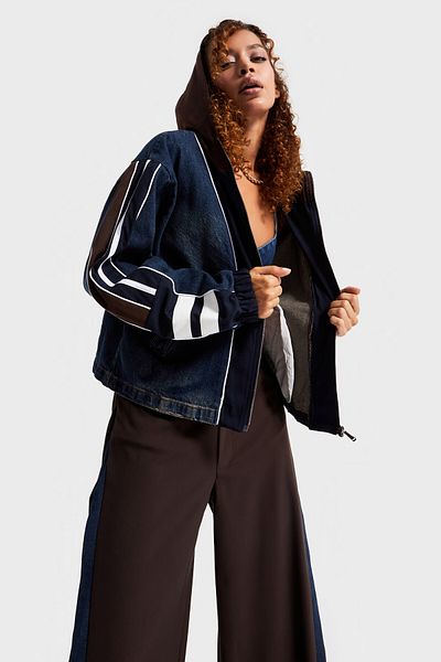 its basic Women's Denim Color Denim Woven Double Piece Fabric Oversized Hooded Design Denim Jacket