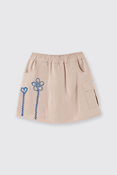 Panço Kız Çocuk Çiçek Ve Kalp Nakışlı Su Taşı Detaylı İç Astarı Şortlu Lastikli Bej Etek