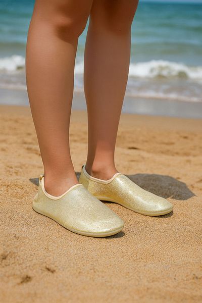 Peluche Gold Women's Sea & Pool Shoes Gold Yellow