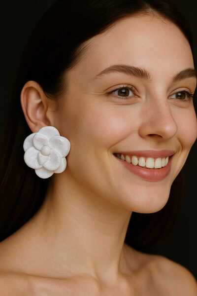 Lu Atelier Fleur De Éclat Silvery White Flower Form Handmade Earrings