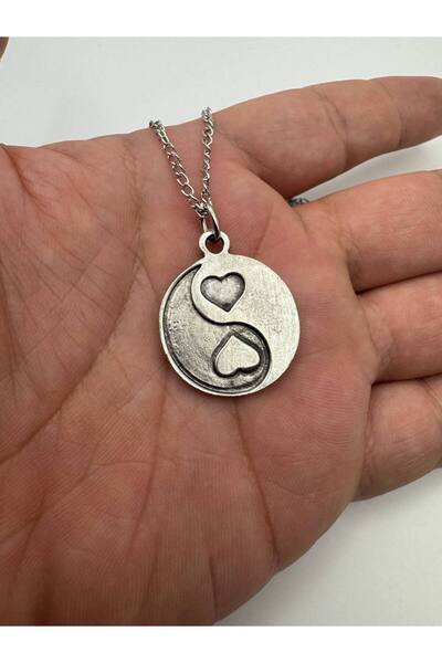 Yuchicly قلادة يين يانغ على شكل قلب للنساء والرجال - يوتشيكلي، مصنوعة من معدن...