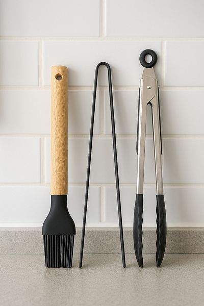 MİS KİTCHEN Silicone Tongs and Bamboo Handle Brush Set 3 Pcs High Heat Resistant Kitchen Utensils