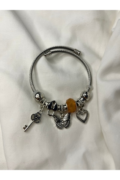 Fam&Co Jewelry سوار فضي اللون مع تفاصيل ساحرة على شكل فراشة ومفتاح